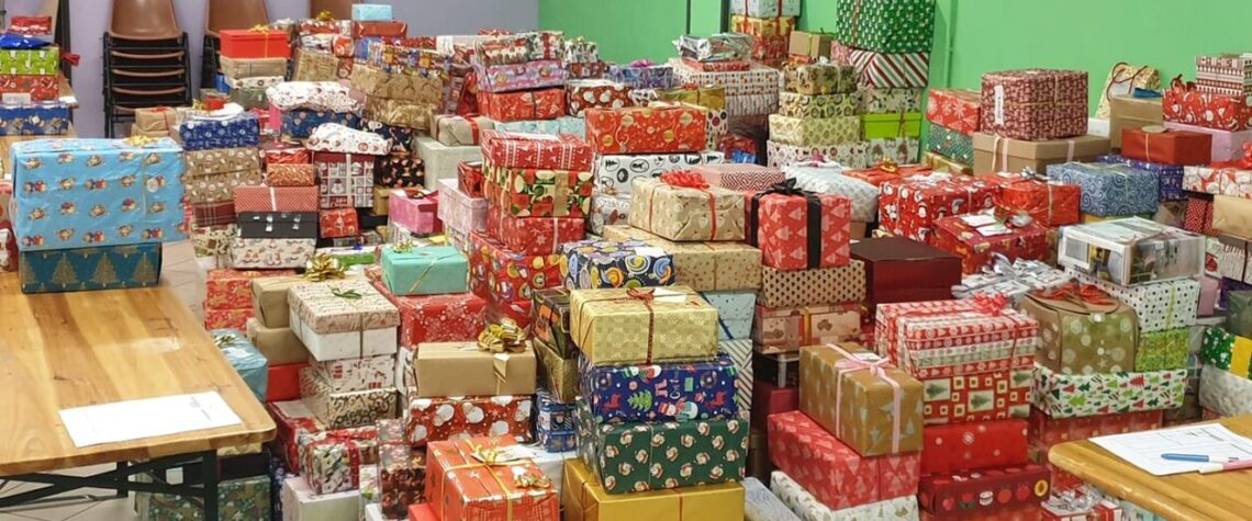 50.000 pacchi regalo donati per i piu' poveri - Associazione Outsider Odv
